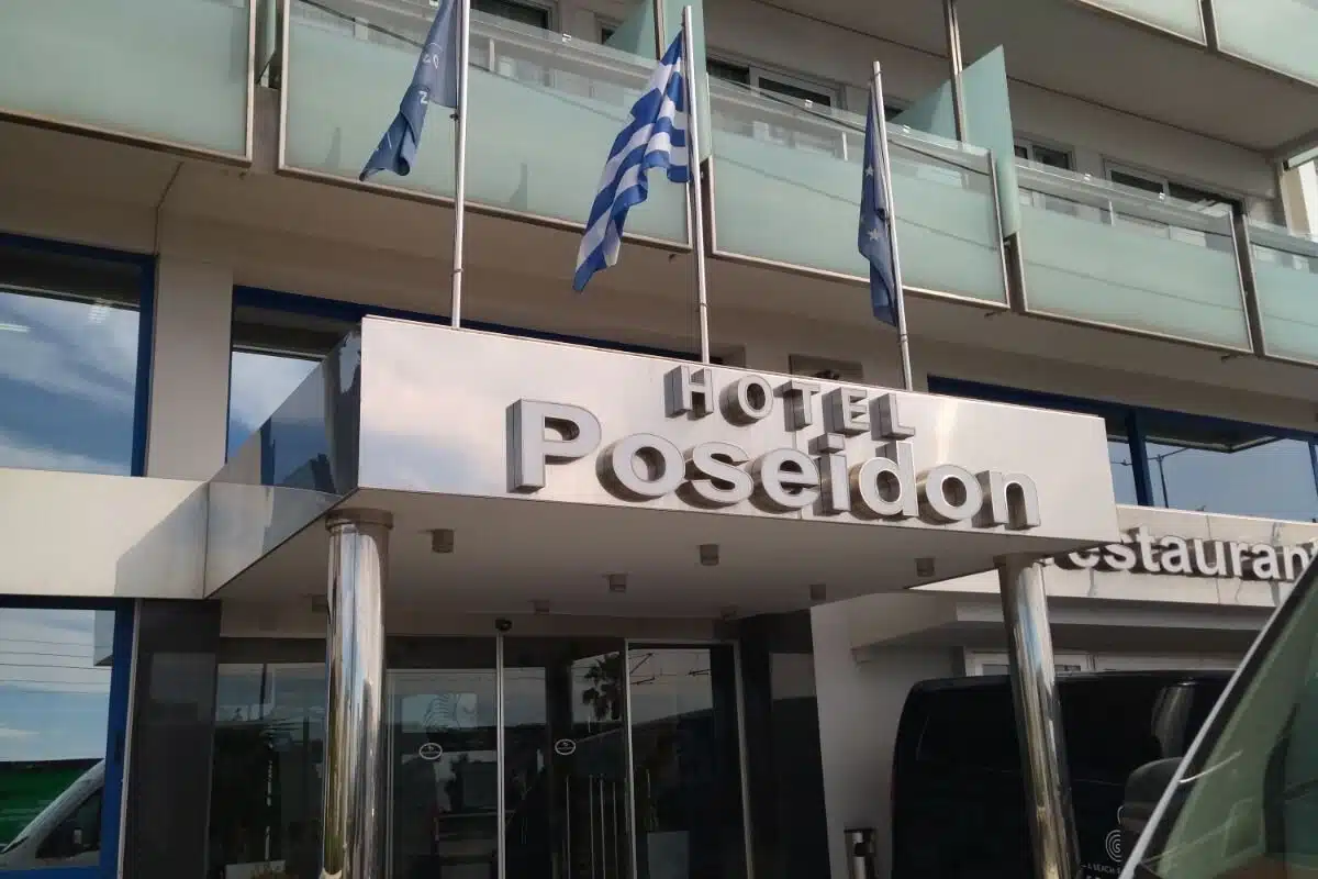 Βιοκαθαρισμός και απολύμανση μοκετών Poseidon Athens Hotel.